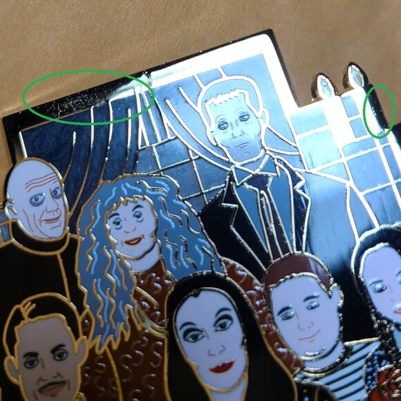 Addams Family Enamel Pin - Morticia Gomez Anjelica Huston Raul Julia Gomez 90s - Picture 3 of 4
